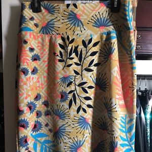 Lularoe Cassie skirt. Size Large